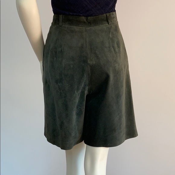 Vintage Chic! Genuine Suede shorts . + 🎁 - Picture 2 of 8